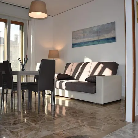 Apartment The Engineer's House_museo Enzo Ferrari *